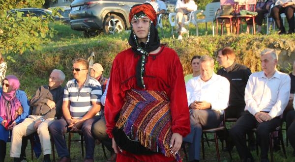 Rize'nin Yöresel Kıfayetleri Defilede Sergilendi