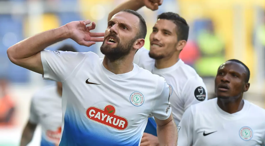 Vedat Muriqi, Çaykur Rizespor'da 2017/2018-2018/2019 sezonları arasında yeşil-mavili formayı terletti. Vedat Muriqi, Çaykur Rizespor'da çıktığı 52 maçta 25 gol 11 asistlik performans sergiledi. Vedat Muriqi,  İspanya Ligi'nde Mallorca takımında futbol kariyerini devam ettirmekte.