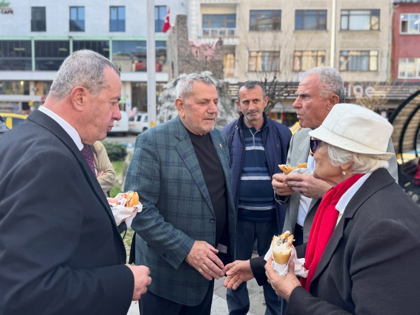 589744173 18032356043742988 8541109255282055753 N