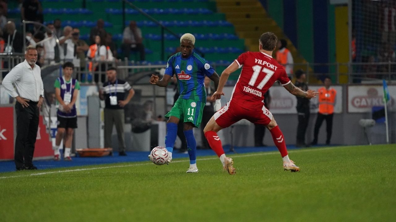 Ri̇zespor Sahaya Hangi̇ 11 İle Çikacak (3)