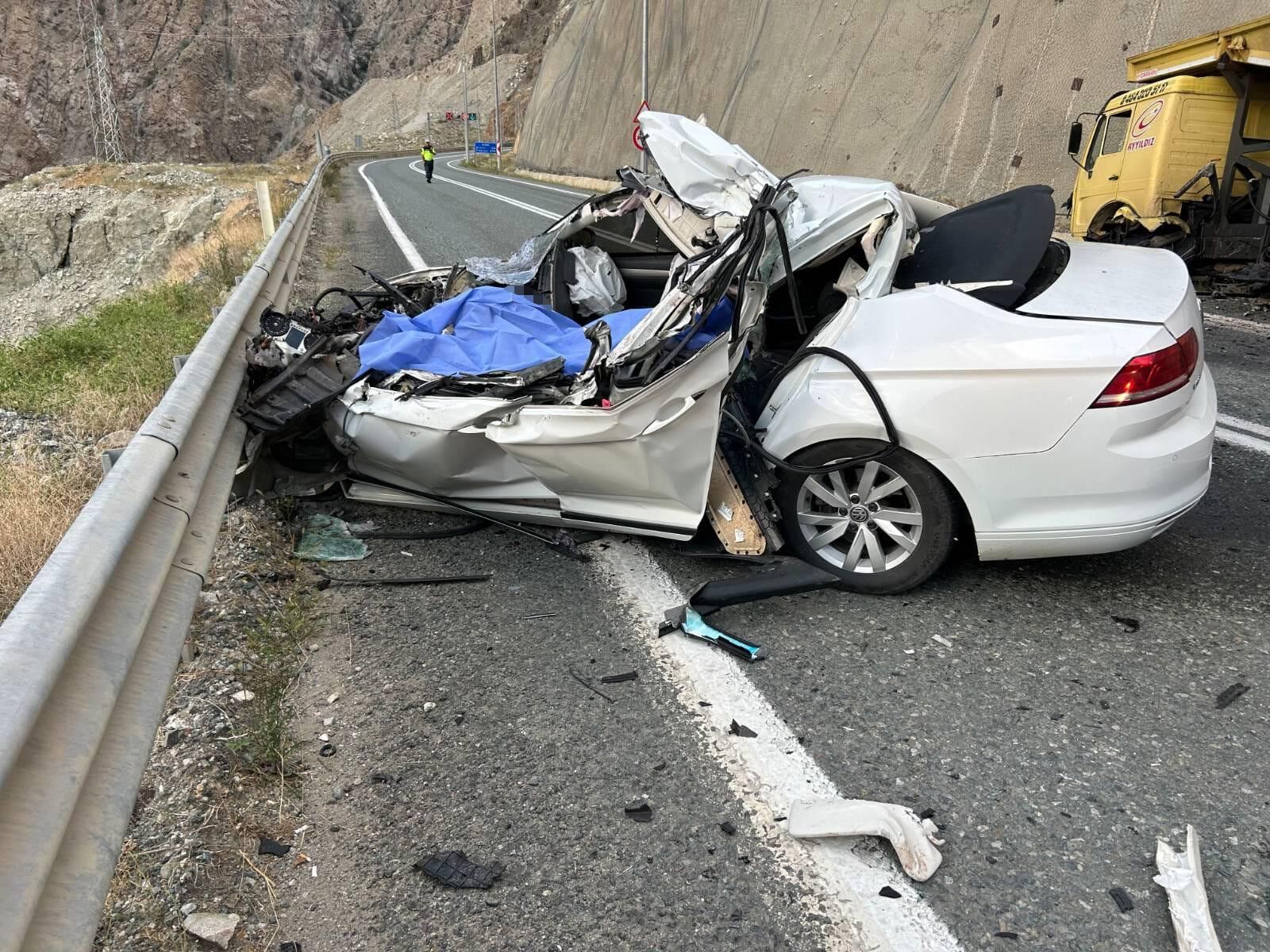 Artvin'de Rize Plakalı Araç Kazaya Karıştı: 1 Ölü
