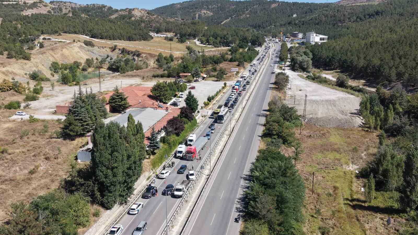 Çorum'da 3 Araç Bİrbirine Girdi: 5 Yaralı