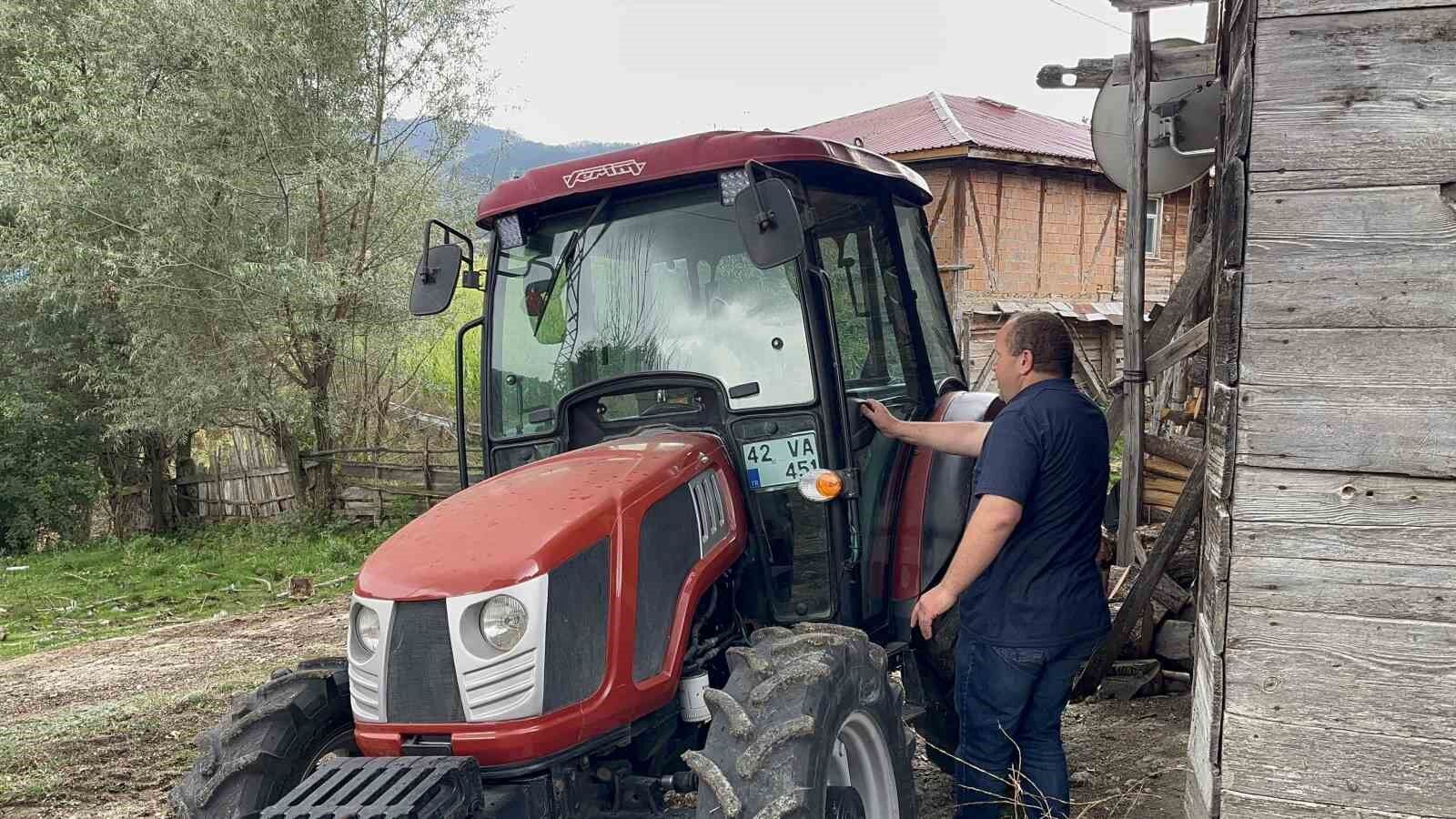 Doğuştan Görme Engelli Çiftçinin Yaşam Azmi: Traktör Sürüyor